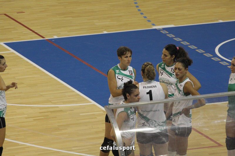 111030 volley 228_tn.jpg